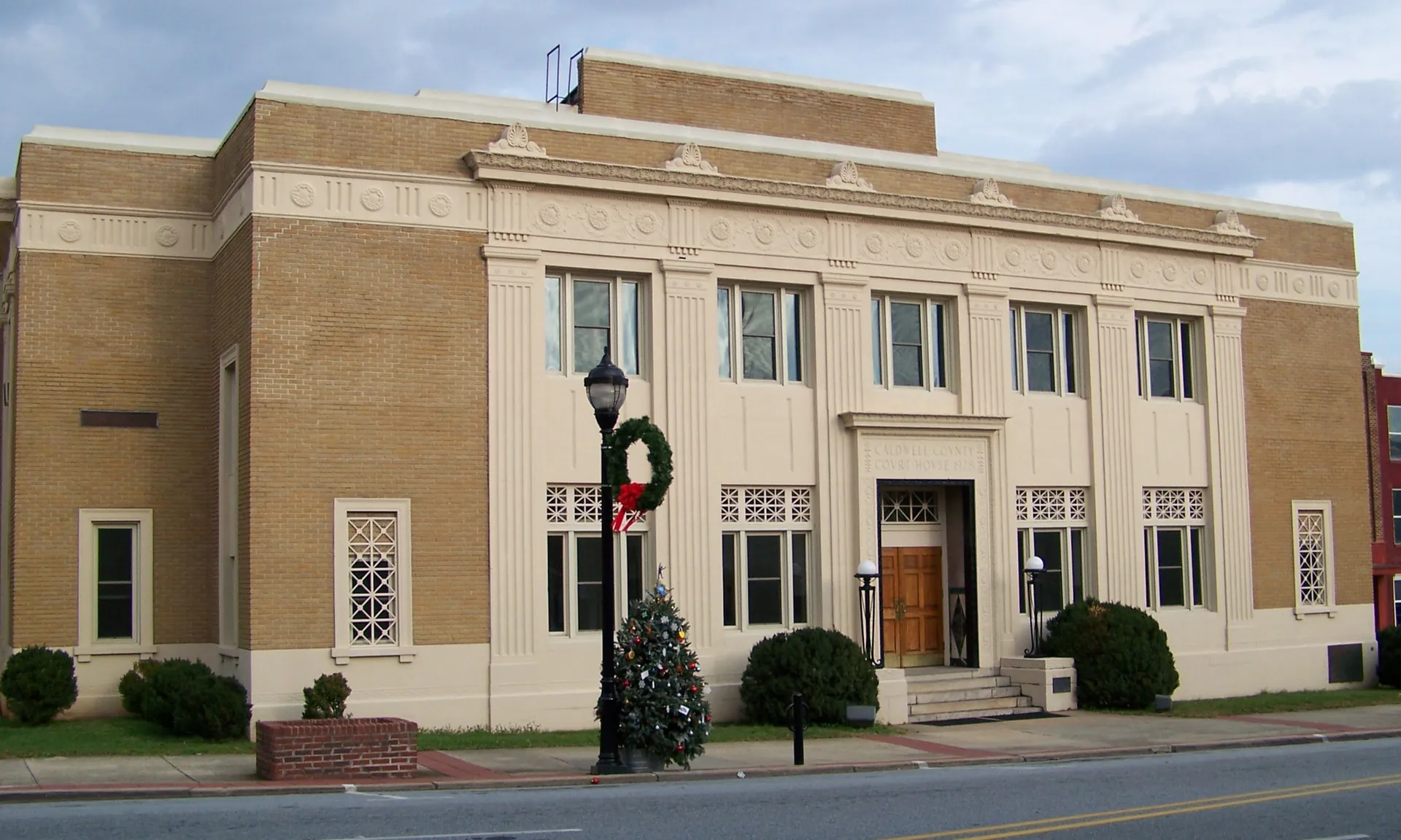 Caldwell_County_Courthouse_-_Lenoir,_NC_edited.jpg