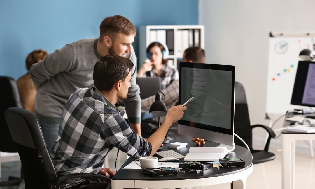 Should I Hire a Freelancer or an Agency? The Smart Choice for Your Business